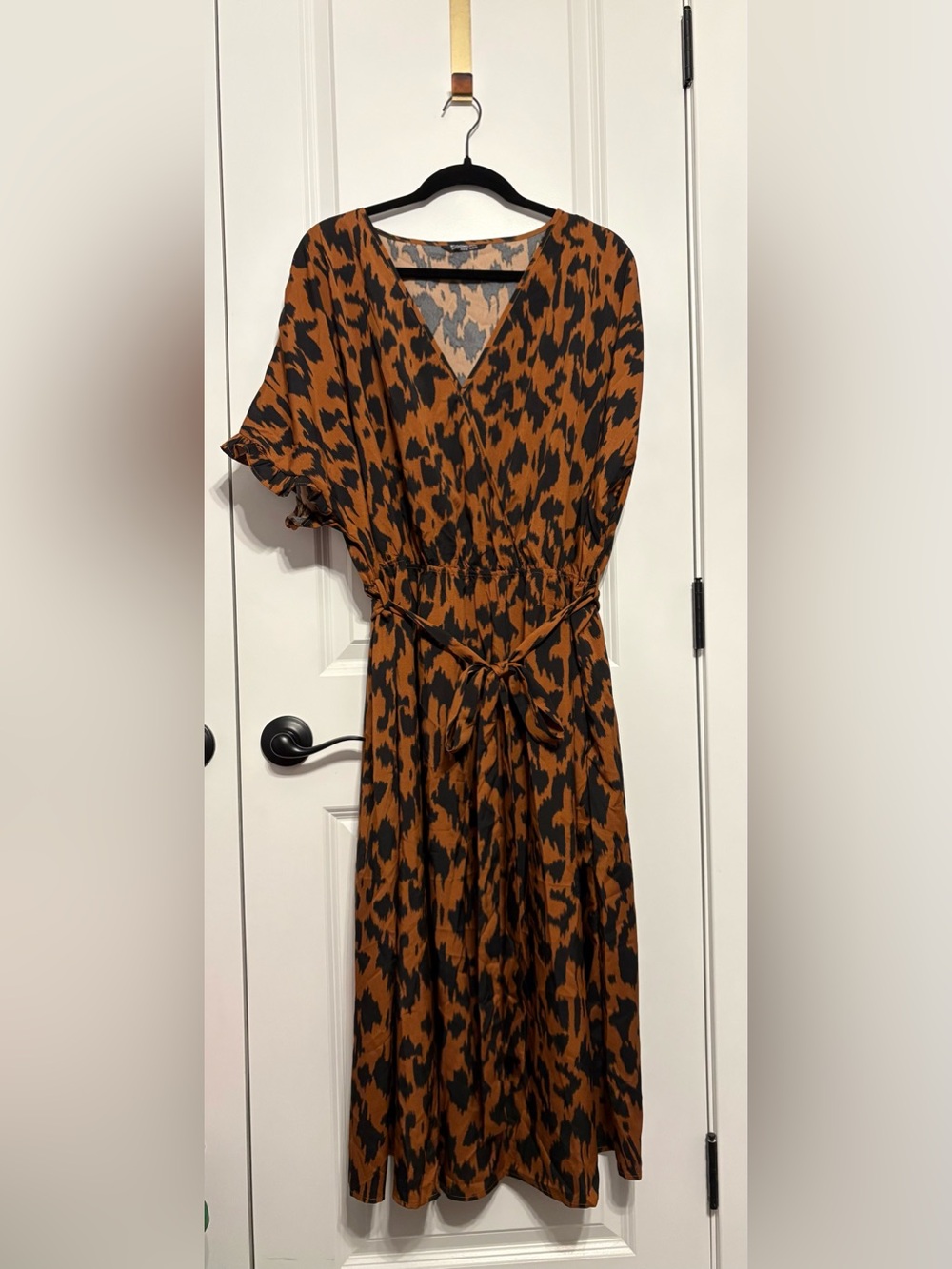 BloomChic Rust and Black Printed V-Neck Midi Dress with Tie Waist